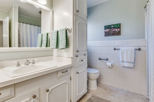 1710 N Dickerson, Pantego, TX 76013