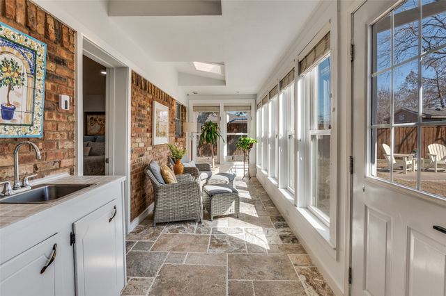 1710 N Dickerson, Pantego, TX 76013