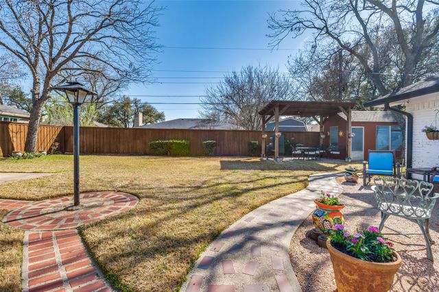 1710 N Dickerson, Pantego, TX 76013