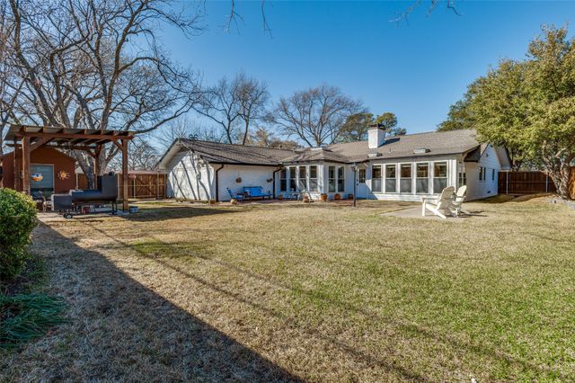 1710 N Dickerson, Pantego, TX 76013