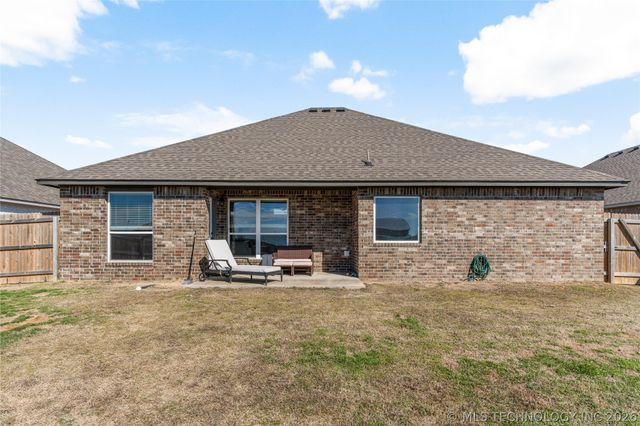 27608 E 109th Place S, Coweta, OK 74429