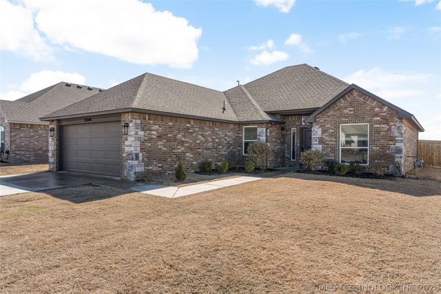 27608 E 109th Place S, Coweta, OK 74429