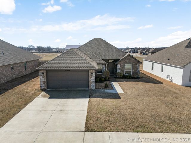 27608 E 109th Place S, Coweta, OK 74429