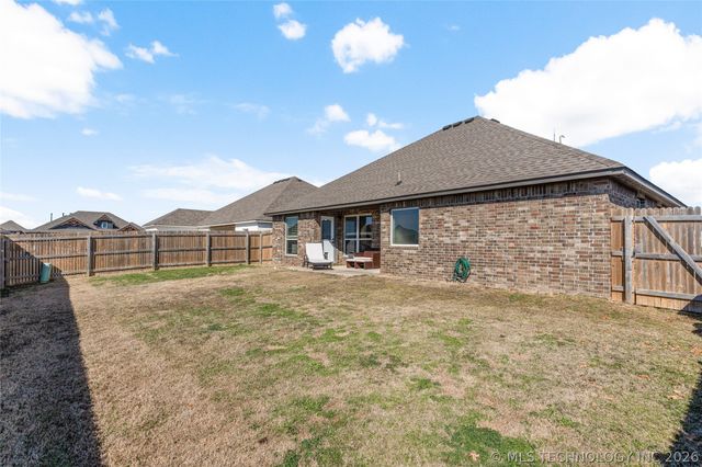 27608 E 109th Place S, Coweta, OK 74429