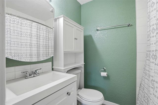 1512 E HANNA AVENUE, Tampa, FL 33610