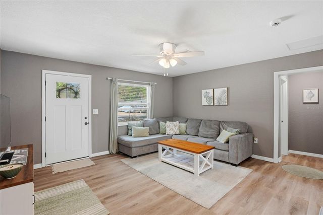 1512 E HANNA AVENUE, Tampa, FL 33610