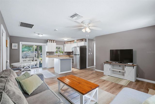 1512 E HANNA AVENUE, Tampa, FL 33610