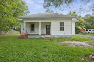 909 E High Street, Terrell, TX 75160