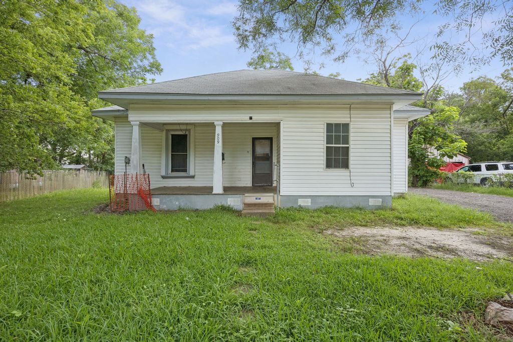 909 E High Street, Terrell, TX 75160