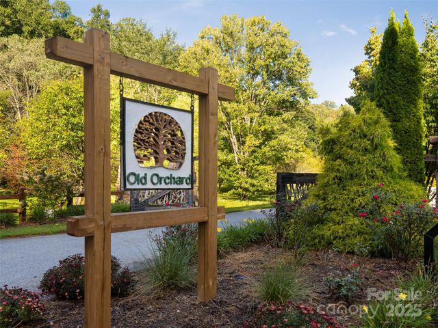48 Falling Leaves Lane, Hendersonville, NC 28792