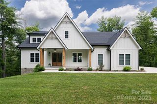 48 Falling Leaves Lane, Hendersonville, NC 28792