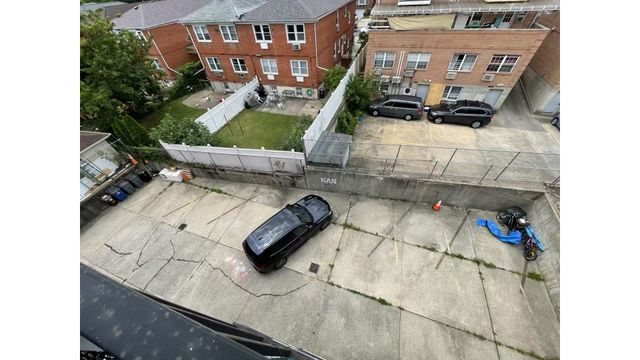 4618 161st St Apt C4, New York City, NY 11358