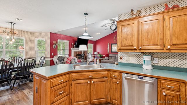 104 Oak Ridge Drive, Cleveland, OK 74020