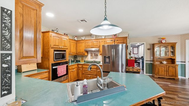 104 Oak Ridge Drive, Cleveland, OK 74020