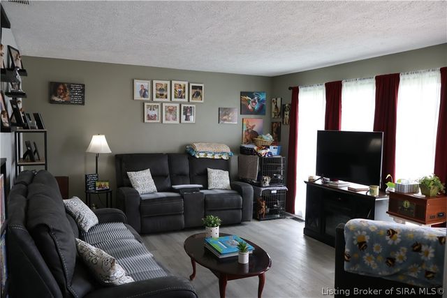 6009 May Street, Floyds Knobs, IN 47119