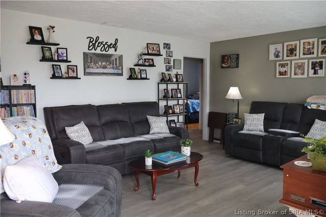 6009 May Street, Floyds Knobs, IN 47119