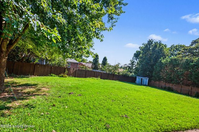 10715 Sunderland Pl, Louisville, KY 40243