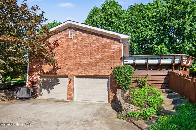 10715 Sunderland Pl, Louisville, KY 40243