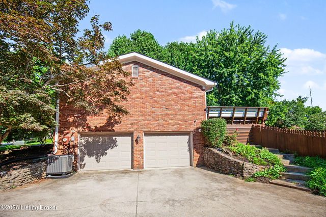 10715 Sunderland Pl, Louisville, KY 40243