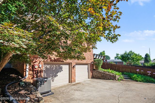 10715 Sunderland Pl, Louisville, KY 40243