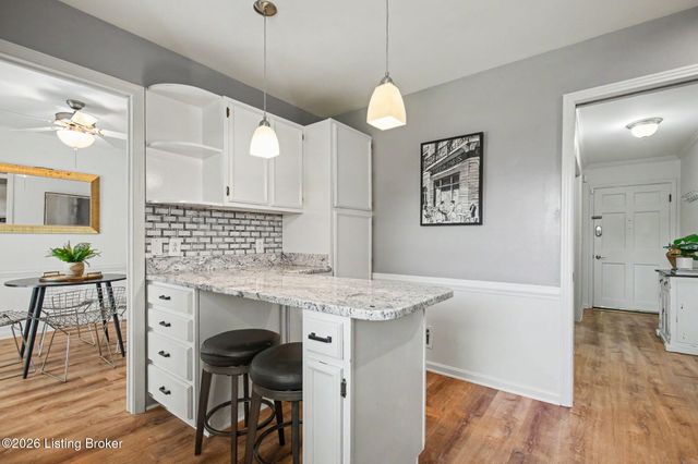 10715 Sunderland Pl, Louisville, KY 40243