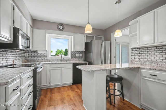 10715 Sunderland Pl, Louisville, KY 40243