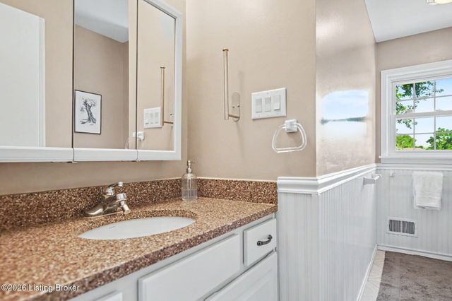 10715 Sunderland Pl, Louisville, KY 40243