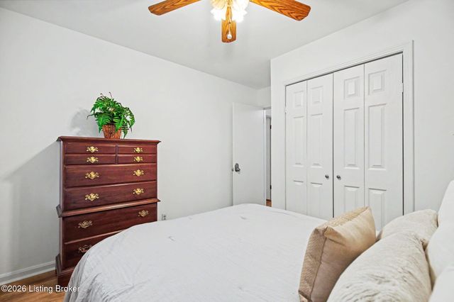 10715 Sunderland Pl, Louisville, KY 40243