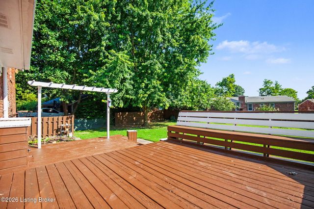 10715 Sunderland Pl, Louisville, KY 40243