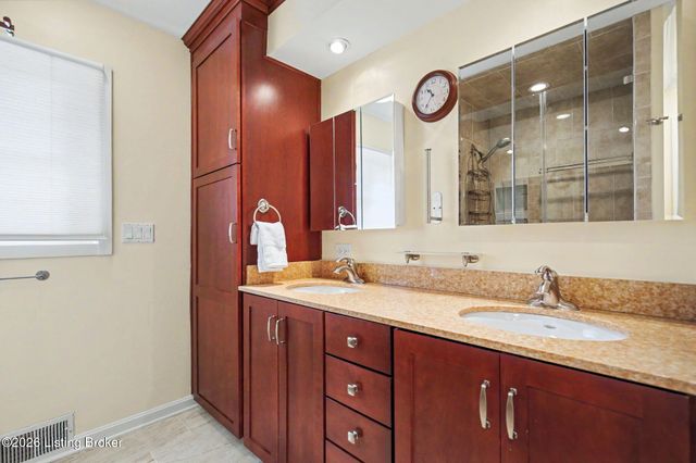 10715 Sunderland Pl, Louisville, KY 40243