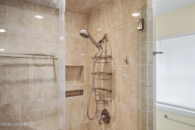 10715 Sunderland Pl, Louisville, KY 40243