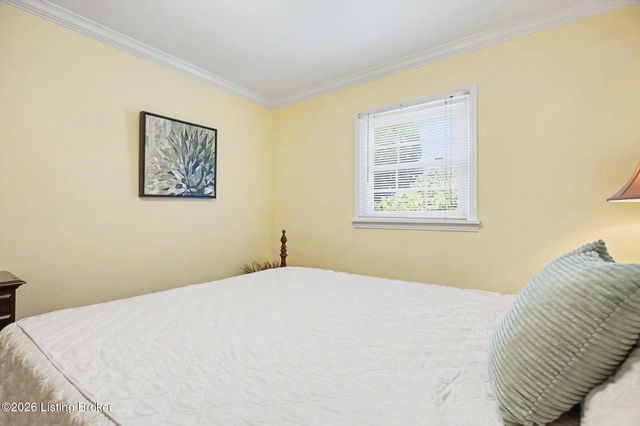 10715 Sunderland Pl, Louisville, KY 40243