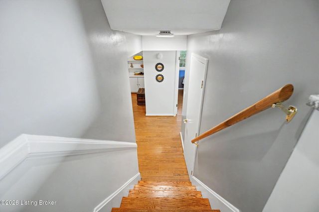 10715 Sunderland Pl, Louisville, KY 40243