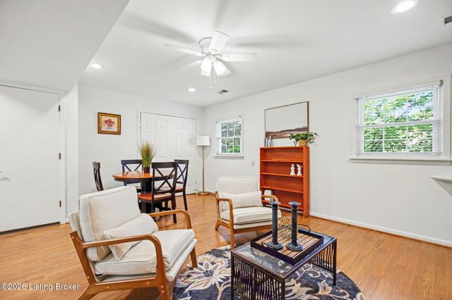 10715 Sunderland Pl, Louisville, KY 40243