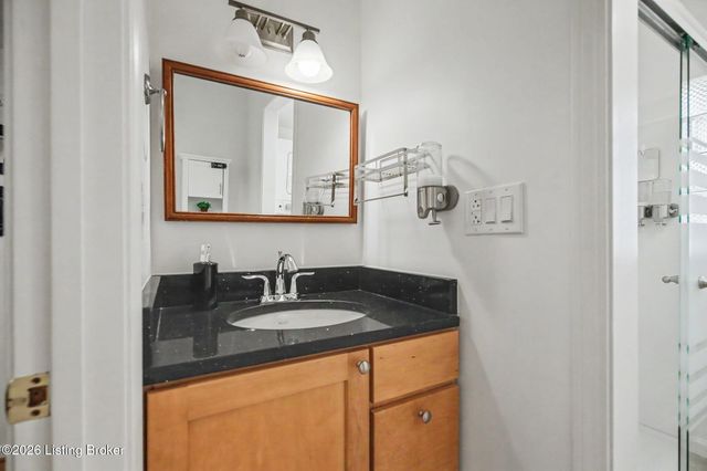 10715 Sunderland Pl, Louisville, KY 40243