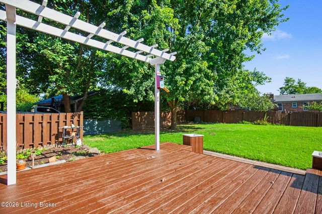 10715 Sunderland Pl, Louisville, KY 40243