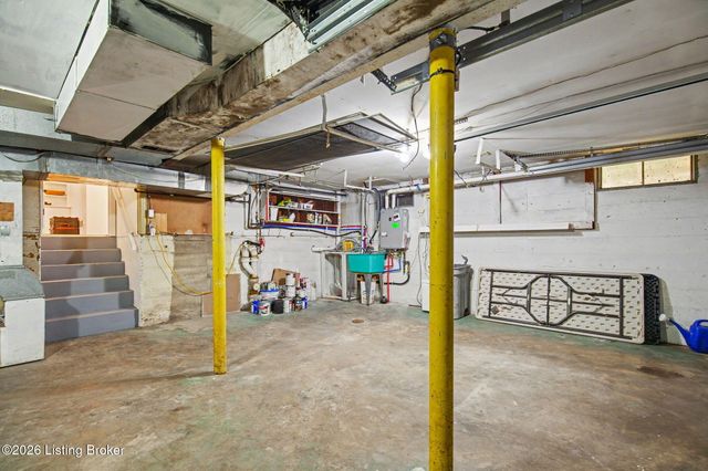 10715 Sunderland Pl, Louisville, KY 40243