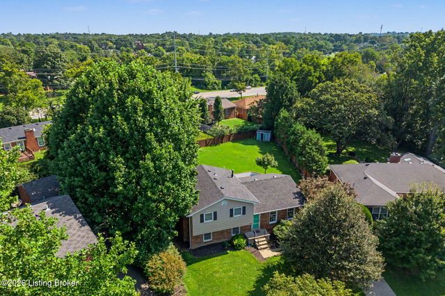 10715 Sunderland Pl, Louisville, KY 40243