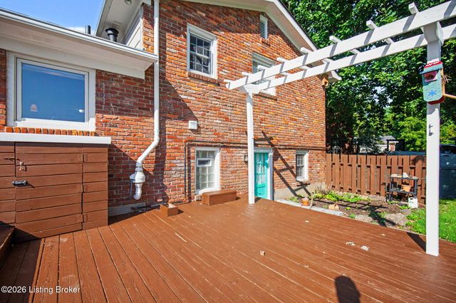 10715 Sunderland Pl, Louisville, KY 40243