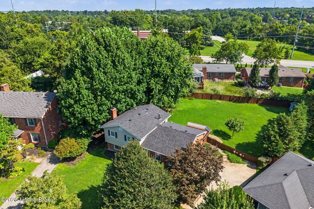 10715 Sunderland Pl, Louisville, KY 40243