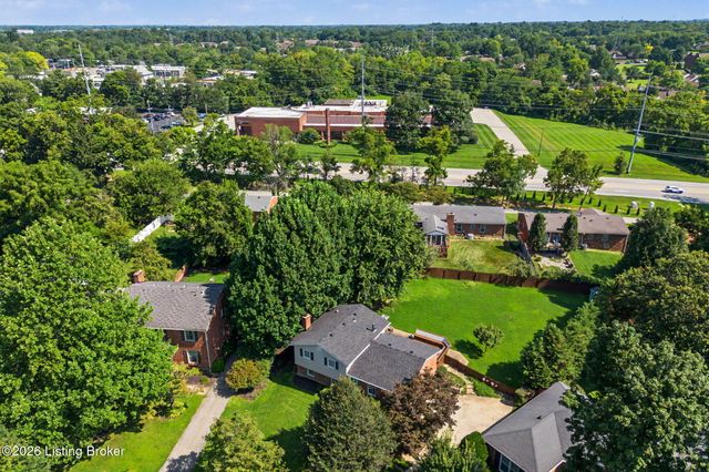 10715 Sunderland Pl, Louisville, KY 40243