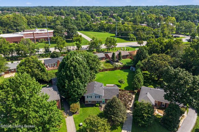 10715 Sunderland Pl, Louisville, KY 40243