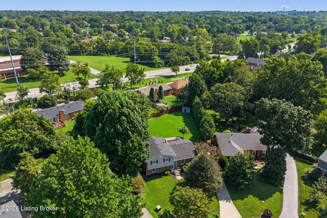 10715 Sunderland Pl, Louisville, KY 40243