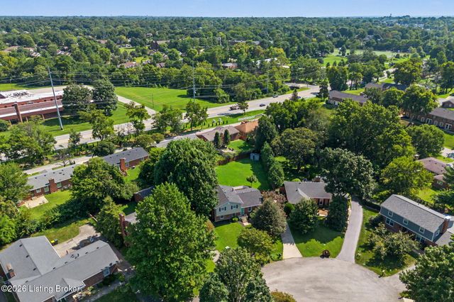 10715 Sunderland Pl, Louisville, KY 40243