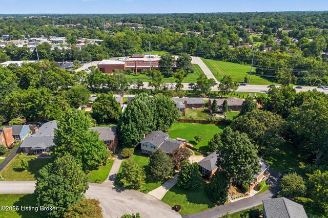 10715 Sunderland Pl, Louisville, KY 40243