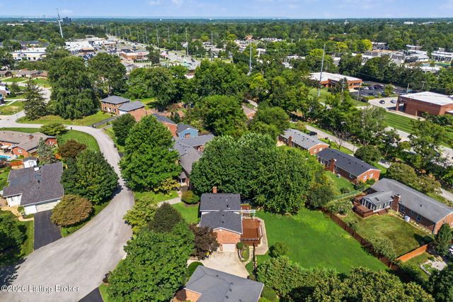 10715 Sunderland Pl, Louisville, KY 40243