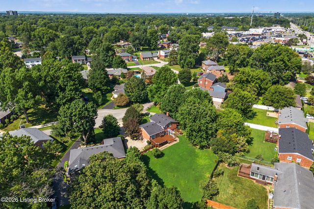 10715 Sunderland Pl, Louisville, KY 40243