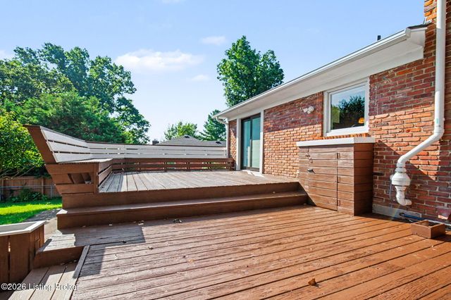 10715 Sunderland Pl, Louisville, KY 40243