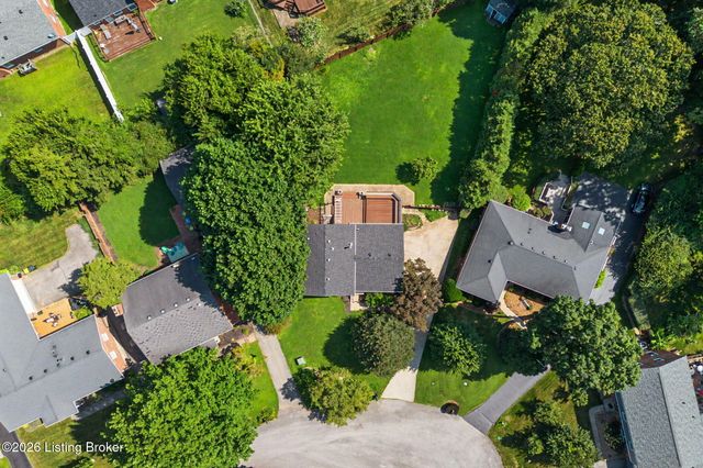 10715 Sunderland Pl, Louisville, KY 40243