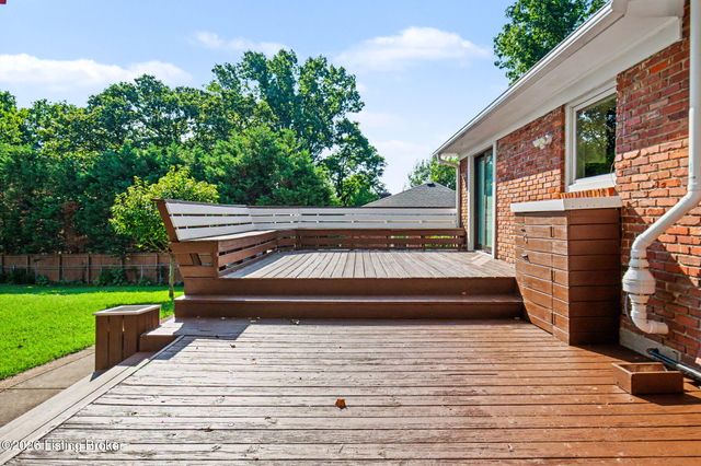 10715 Sunderland Pl, Louisville, KY 40243